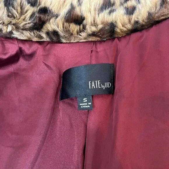 Fate by Led faux fur Leopard print jacket- Size Small - Picture 7 of 7
